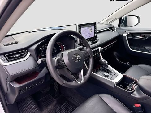 Used 2022 Toyota RAV4 Limited image 10