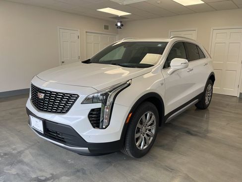 Used 2023 Cadillac XT4 Premium Luxury w/ Cold Weather Package AWD/4WD image 4