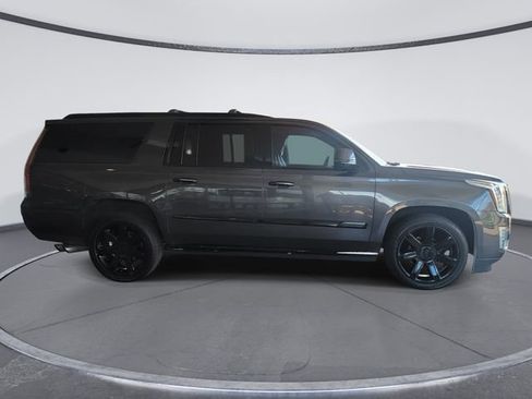 Used 2016 Cadillac Escalade ESV Premium AWD/4WD image 2