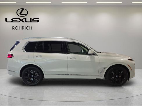 Used 2023 BMW X7 xDrive40i w/ Premium Package image 4