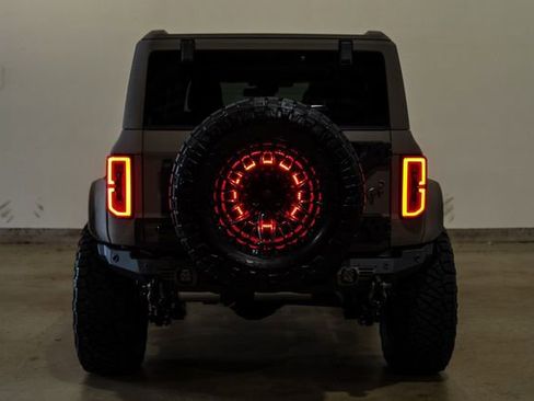 Used 2025 Ford Bronco Badlands image 11