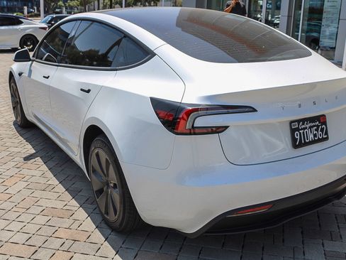 Used 2025 Tesla Model 3 Long Range RWD image 9
