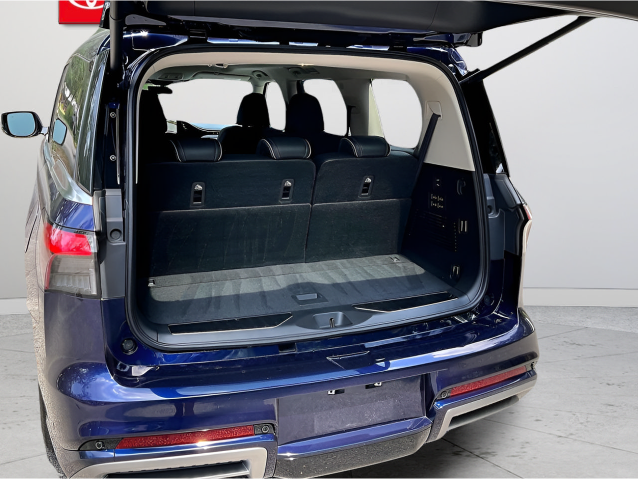 Used 2025 INFINITI QX80 Luxe AWD/4WD image 30