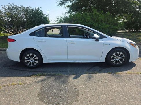 Used 2021 Toyota Corolla LE FWD image 4