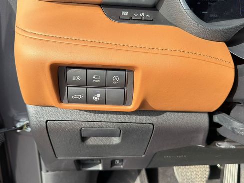 Used 2024 Toyota Highlander Platinum FWD image 20