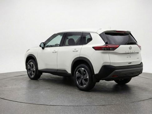Used 2025 Nissan Rogue SV FWD image 6