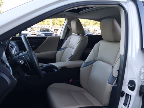 Used 2020 Lexus ES 300h w/ Premium Package FWD image 32