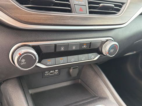 Used 2025 Nissan Altima 2.5 SV FWD image 26