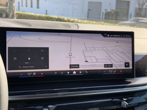 Used 2026 BMW X5 xDrive50e w/ M Sport Package image 28