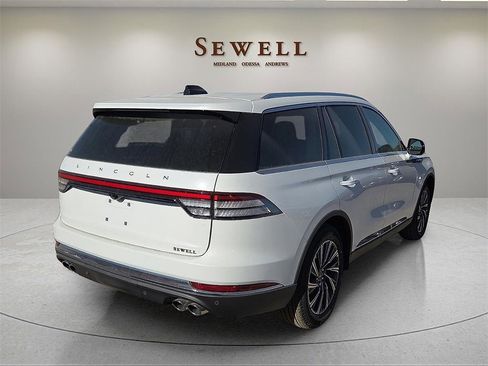 New 2026 Lincoln Aviator Premiere image 4