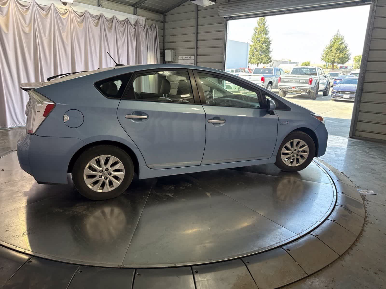 Used 2015 Toyota Prius Prime Plug-In Hybrid FWD image 4