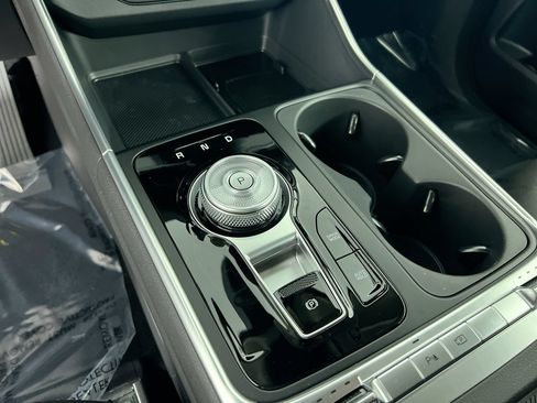 New 2027 Kia Carnival SX w/ Dark Edition Package FWD image 24