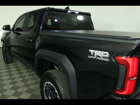 Used 2025 Toyota Tacoma TRD Off-Road AWD/4WD image 29