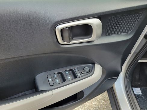 New 2025 Hyundai Venue SEL image 8