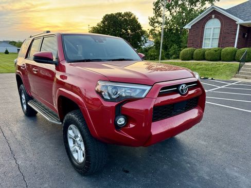 Used 2022 Toyota 4Runner SR5 AWD/4WD image 2