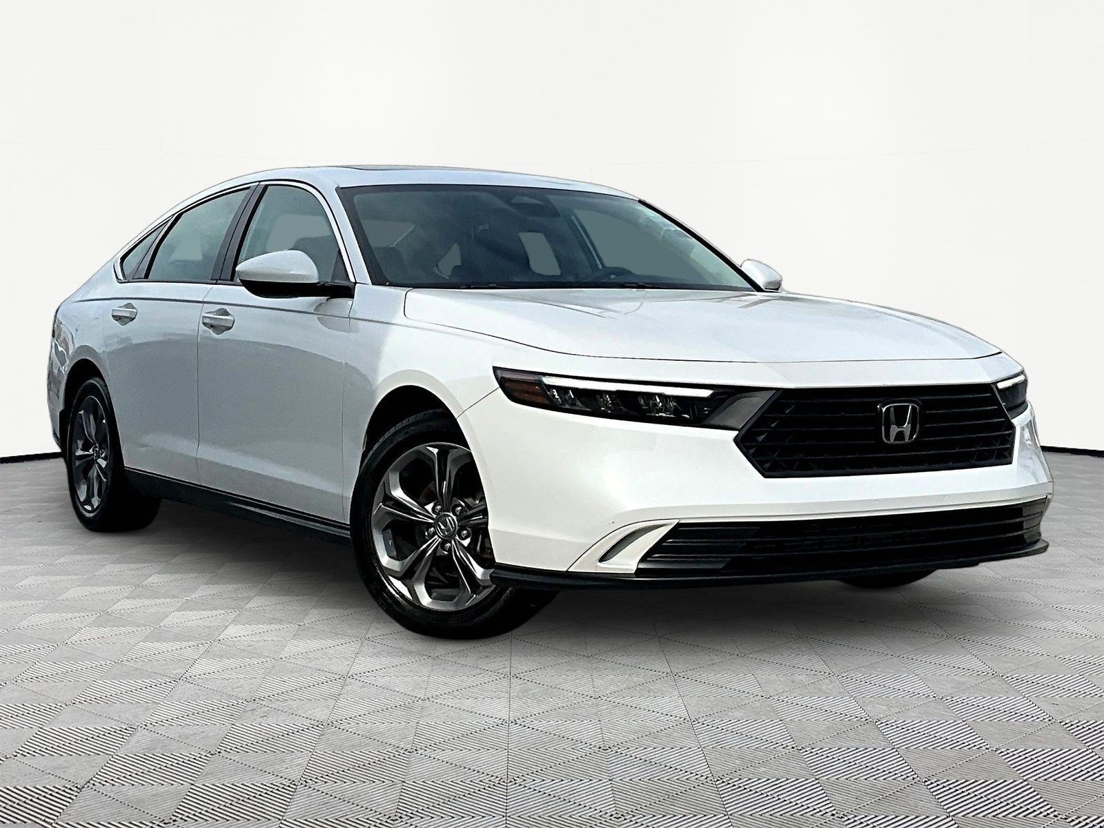 Used 2024 Honda Accord EX image 3