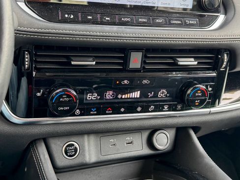 Used 2022 Nissan Rogue SL w/ SL Premium Package image 28