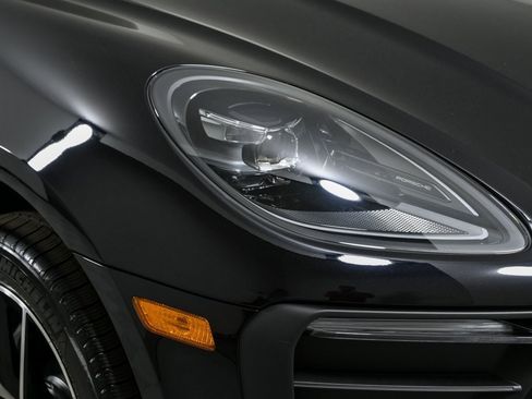 New 2026 Porsche Macan image 38