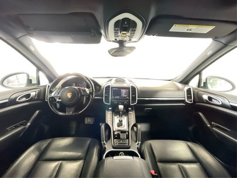 Used 2014 Porsche Cayenne Platinum Edition image 28
