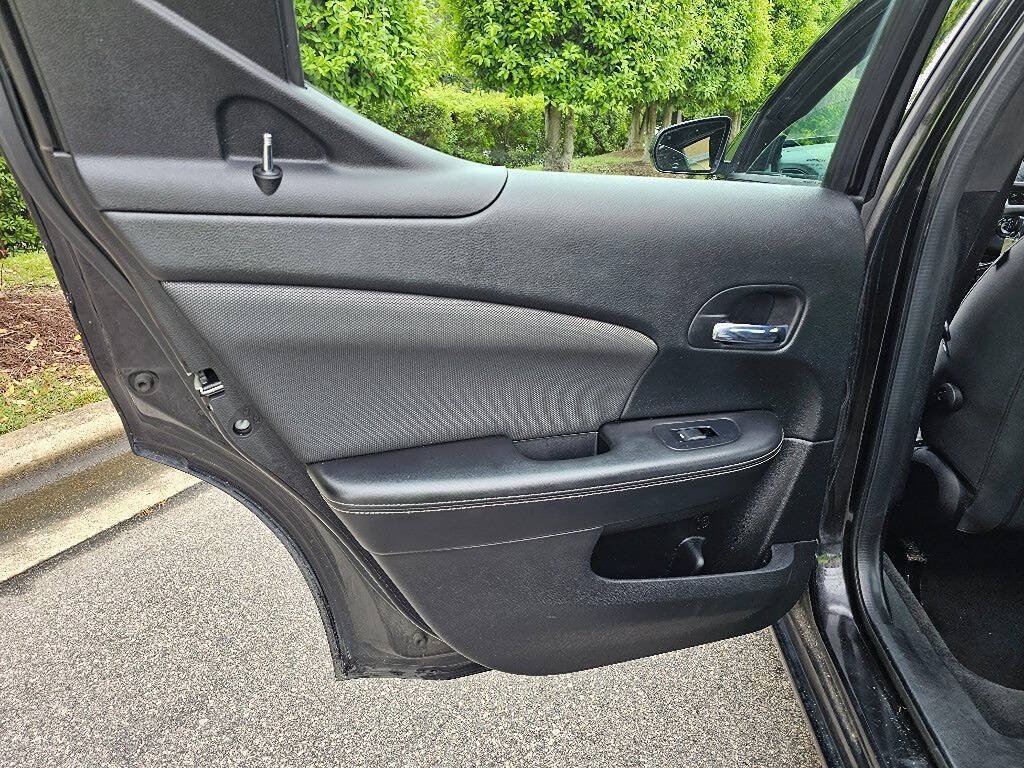 Used 2012 Dodge Avenger SXT FWD image 20