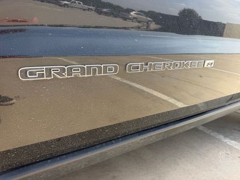 Used 2022 Jeep Grand Cherokee Limited AWD/4WD image 4
