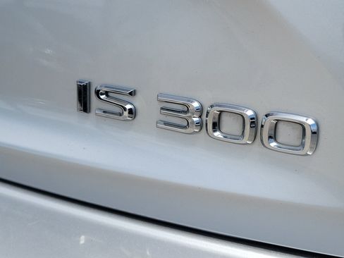 Used 2019 Lexus IS 300 F Sport w/ F Sport Package RWD image 11