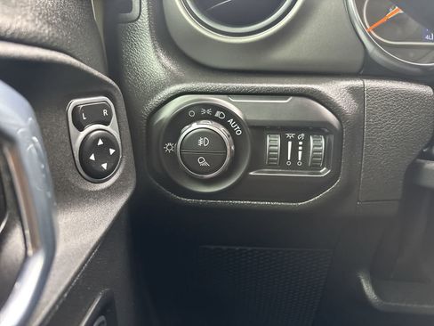 Used 2022 Jeep Gladiator Sport AWD/4WD image 16