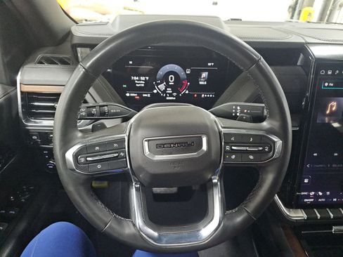 Used 2025 GMC Yukon Denali AWD/4WD image 10