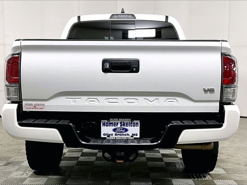 Used 2020 Toyota Tacoma TRD Sport image 4