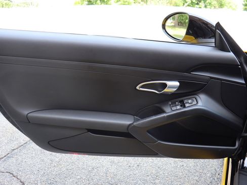 Used 2019 Porsche 718 Boxster RWD image 18