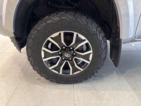 Used 2020 Toyota Tacoma TRD Sport image 12