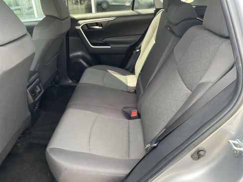 Used 2024 Toyota RAV4 XLE FWD image 29