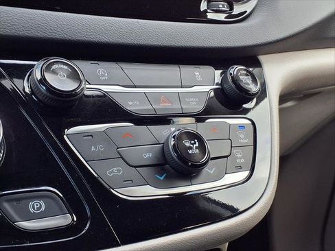 Certified 2024 Chrysler Voyager LX image 11