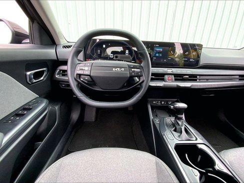 Used 2025 Kia K4 EX FWD image 5