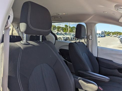 Used 2023 Chrysler Voyager LX image 11