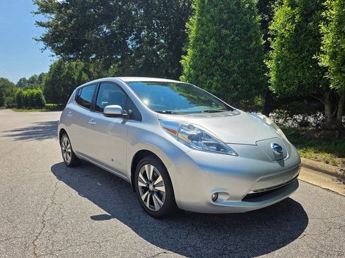 Used 2015 Nissan Leaf SL w/ Premium Package FWD image 7