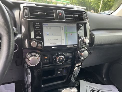 Used 2021 Toyota 4Runner TRD Off-Road Premium w/ Moonroof Package AWD/4WD image 25
