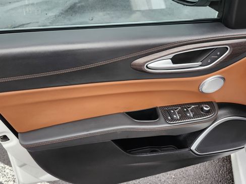 Used 2019 Alfa Romeo Giulia Ti w/ Quick Order Package 22X Lusso image 27