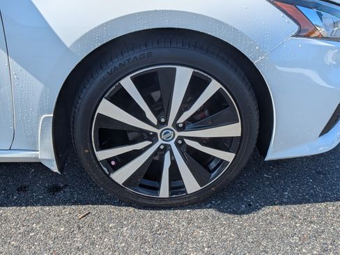Used 2019 Nissan Altima 2.5 SR FWD image 11