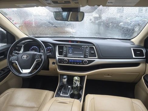 Used 2018 Toyota Highlander XLE image 8