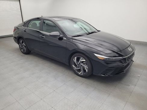Used 2025 Hyundai Elantra SEL FWD image 11