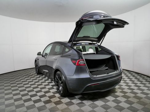 Used 2023 Tesla Model Y Performance AWD/4WD image 32