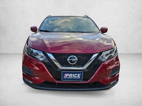 Used 2021 Nissan Rogue Sport SV image 2