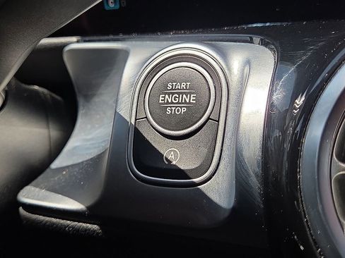 Used 2025 Mercedes-Benz GLB 250 image 27