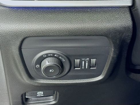 Used 2022 Jeep Grand Cherokee Overland image 22