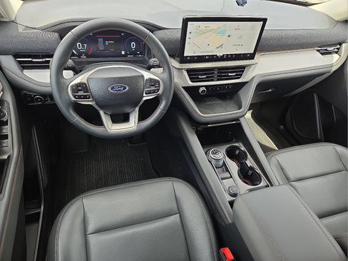 Used 2025 Ford Explorer Active w/ Active Comfort Package AWD/4WD image 6