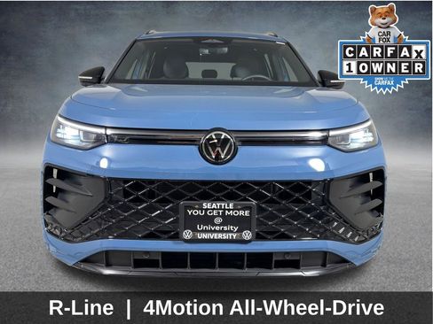 Used 2025 Volkswagen Tiguan SE R-Line AWD/4WD image 2