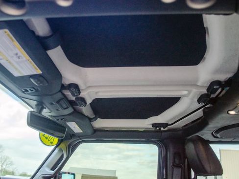Used 2021 Jeep Wrangler Unlimited Rubicon AWD/4WD image 23