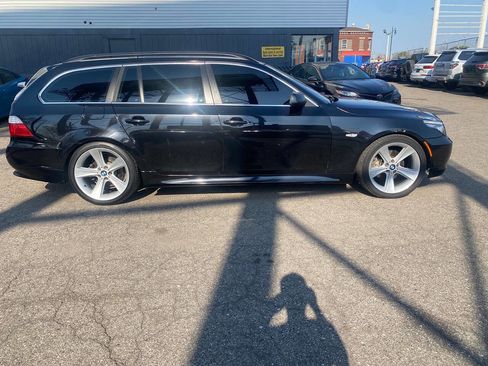 Used 2010 BMW 535i xDrive Wagon AWD/4WD image 7