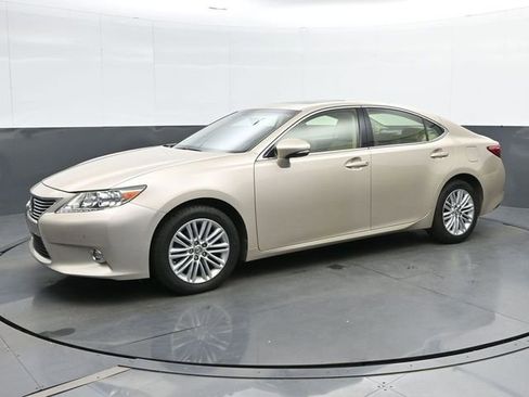 Used 2014 Lexus ES 350 w/ Luxury Package image 4